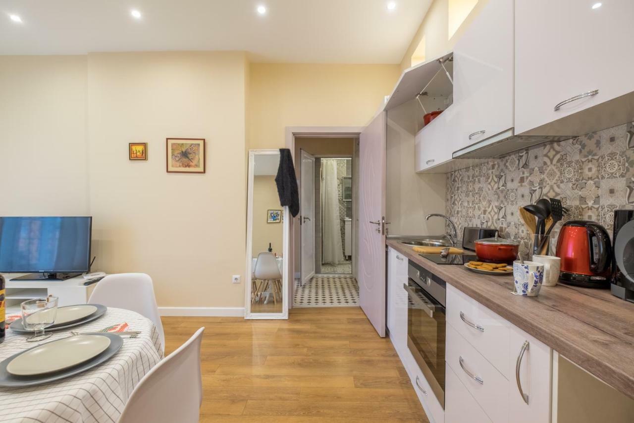 Modern 2 Bedroom Apartment Next To Vitosha Str. Szófia Kültér fotó