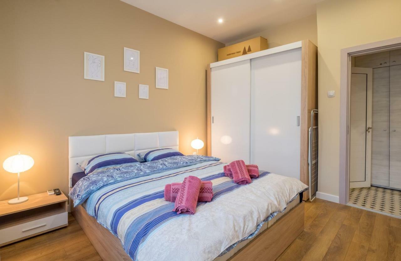 Modern 2 Bedroom Apartment Next To Vitosha Str. Szófia Kültér fotó
