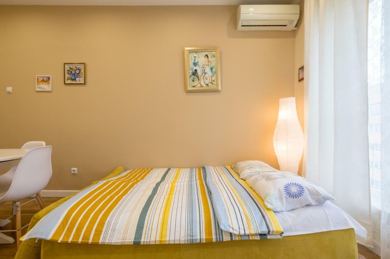 Modern 2 Bedroom Apartment Next To Vitosha Str. Szófia Kültér fotó