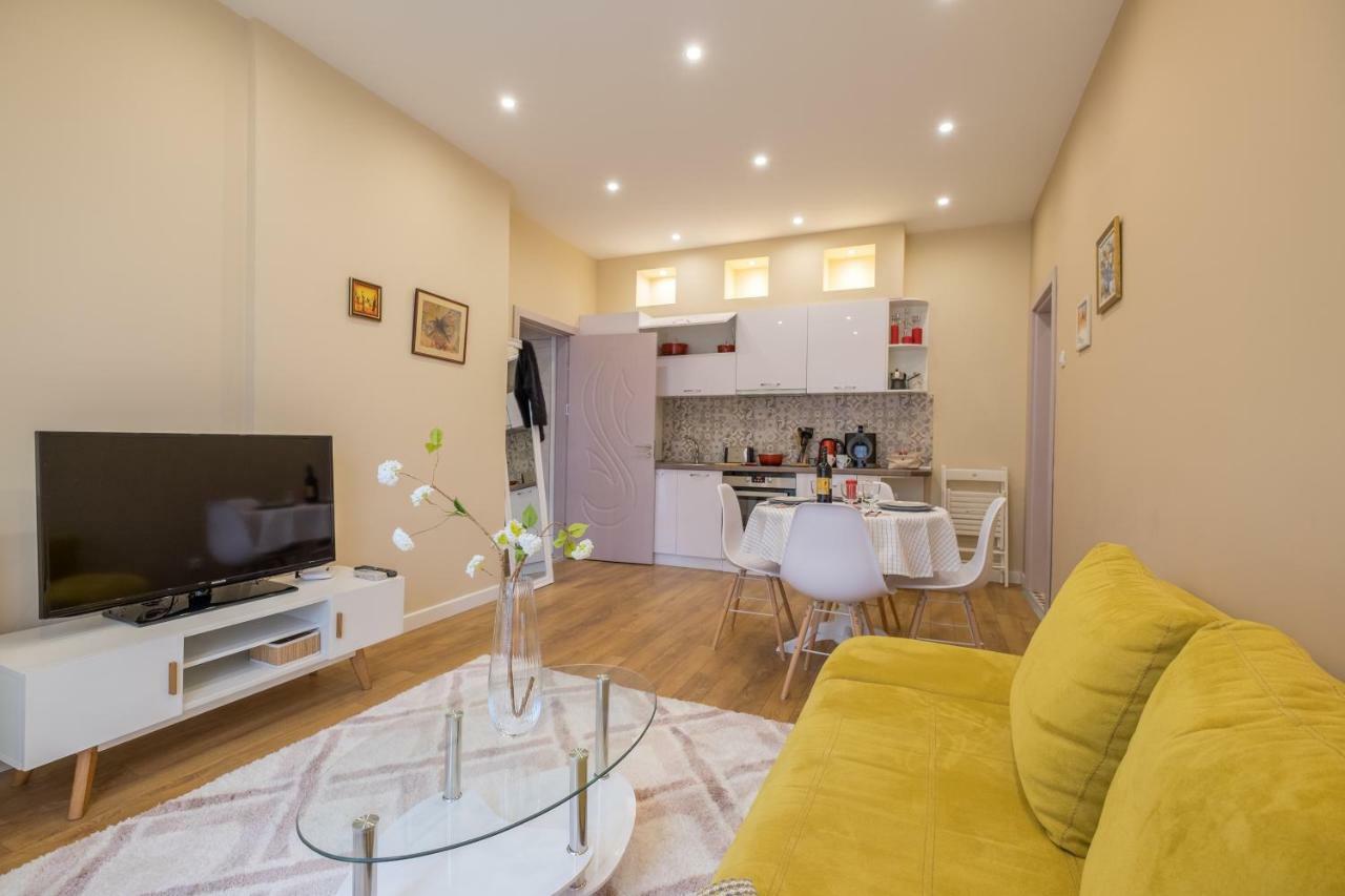 Modern 2 Bedroom Apartment Next To Vitosha Str. Szófia Kültér fotó
