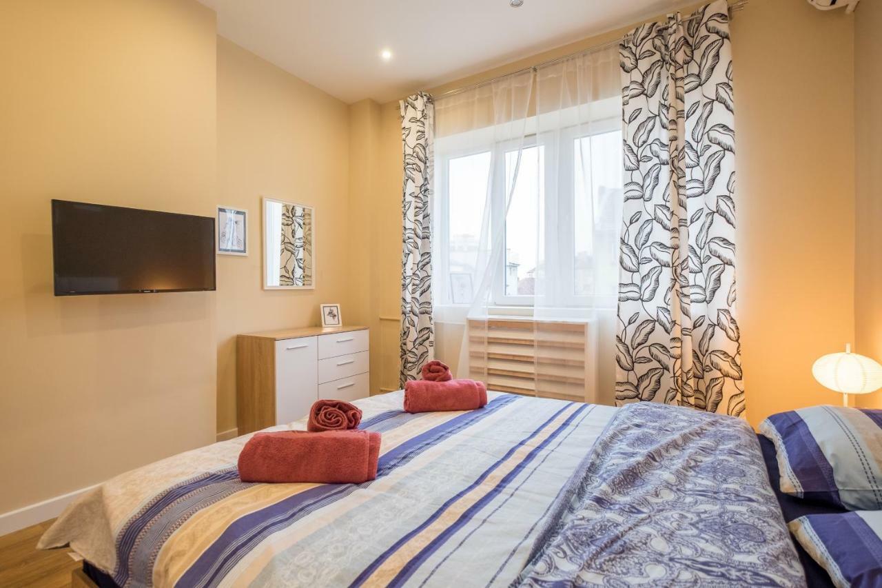 Modern 2 Bedroom Apartment Next To Vitosha Str. Szófia Kültér fotó