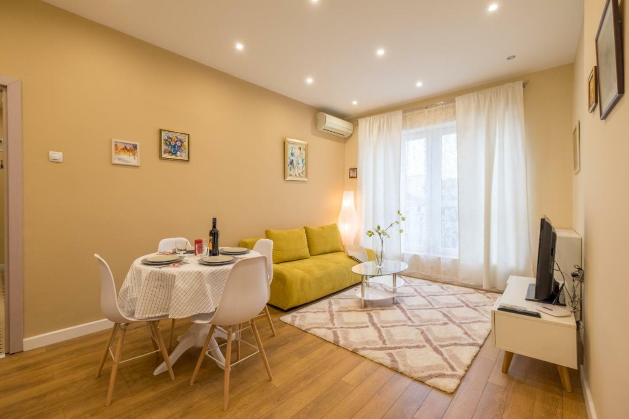 Modern 2 Bedroom Apartment Next To Vitosha Str. Szófia Kültér fotó