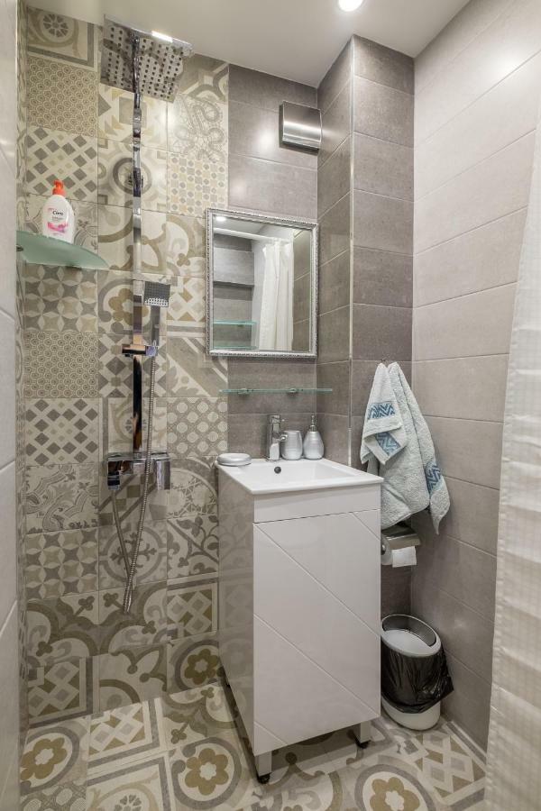 Modern 2 Bedroom Apartment Next To Vitosha Str. Szófia Kültér fotó