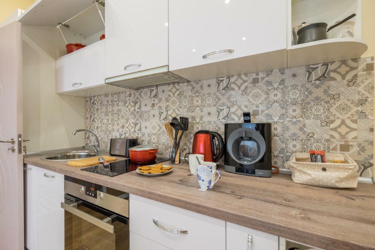 Modern 2 Bedroom Apartment Next To Vitosha Str. Szófia Kültér fotó