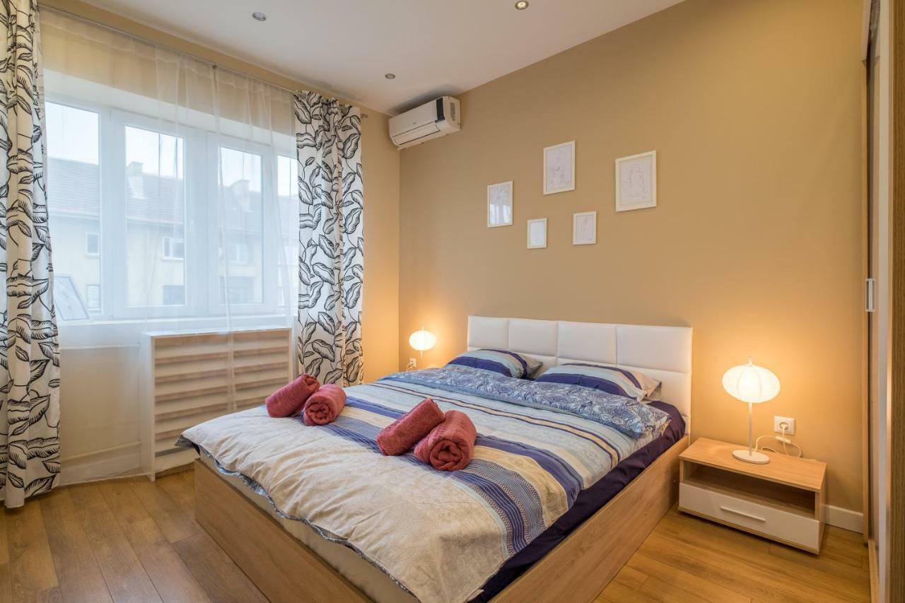 Modern 2 Bedroom Apartment Next To Vitosha Str. Szófia Kültér fotó