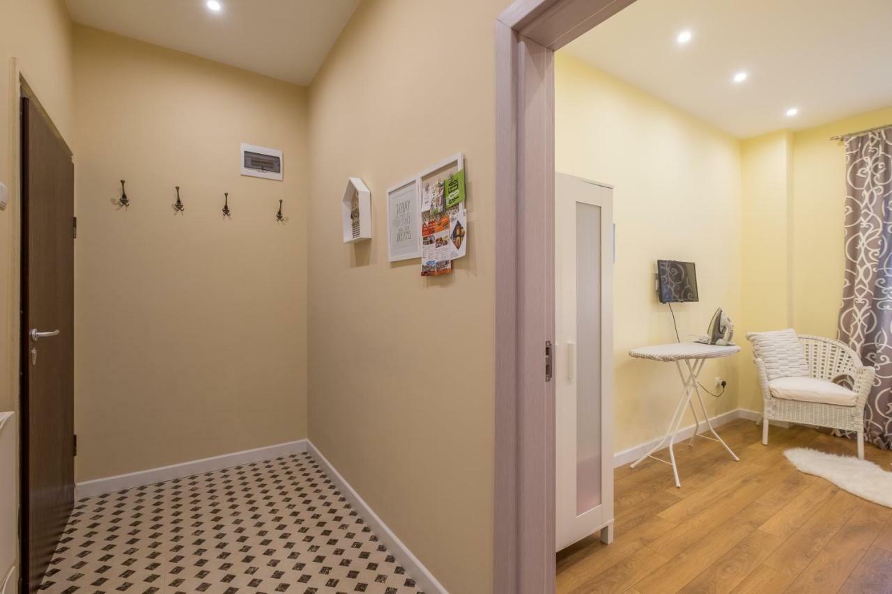 Modern 2 Bedroom Apartment Next To Vitosha Str. Szófia Kültér fotó