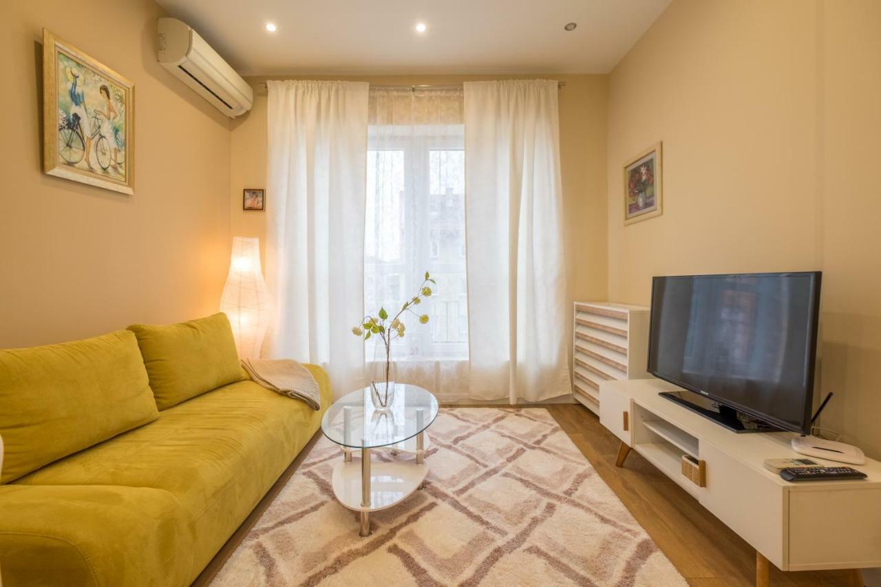 Modern 2 Bedroom Apartment Next To Vitosha Str. Szófia Kültér fotó