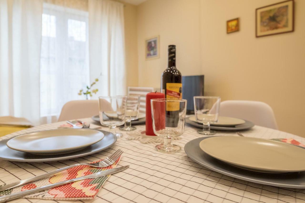Modern 2 Bedroom Apartment Next To Vitosha Str. Szófia Kültér fotó