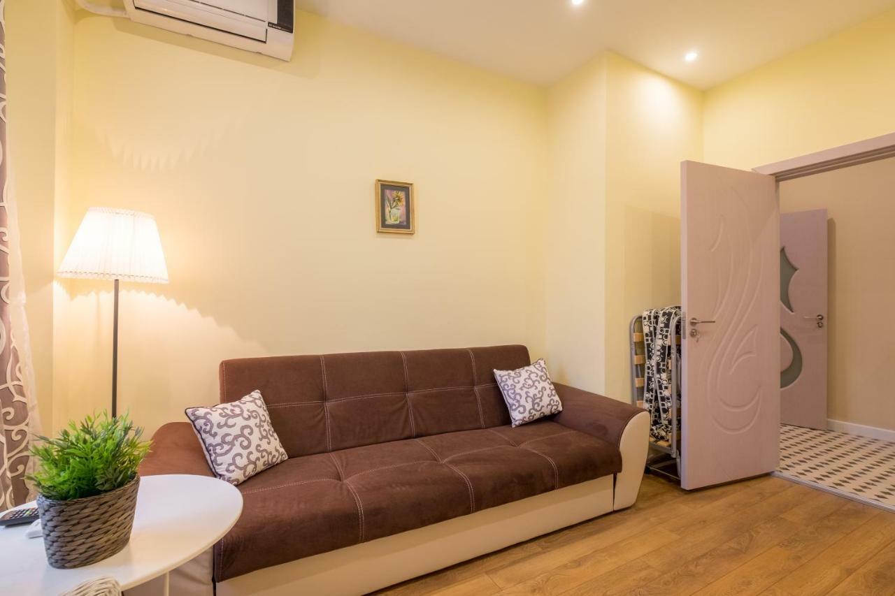 Modern 2 Bedroom Apartment Next To Vitosha Str. Szófia Kültér fotó