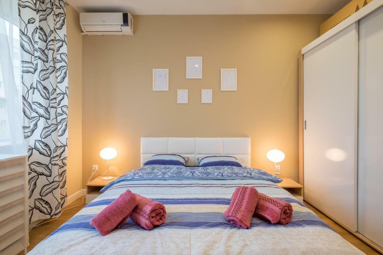 Modern 2 Bedroom Apartment Next To Vitosha Str. Szófia Kültér fotó