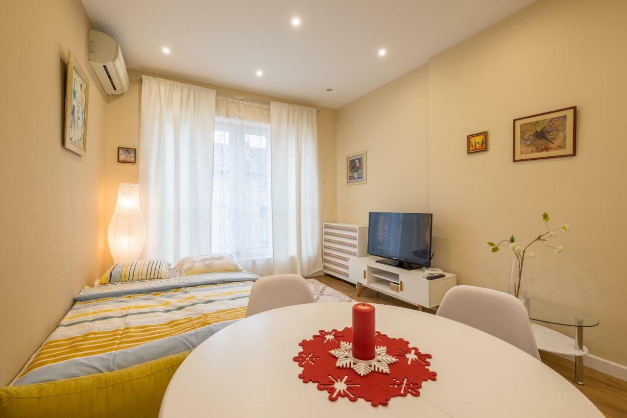 Modern 2 Bedroom Apartment Next To Vitosha Str. Szófia Kültér fotó