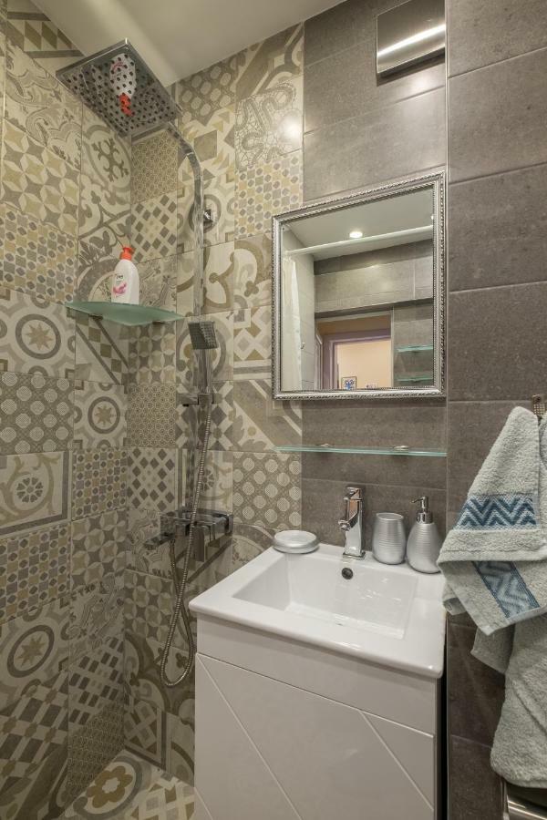 Modern 2 Bedroom Apartment Next To Vitosha Str. Szófia Kültér fotó